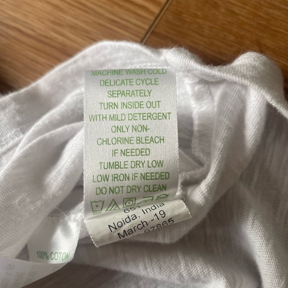 Lilly Pulitzer Essie white v-neck tank top with gold buttons, size XS - Picture 7 of 9